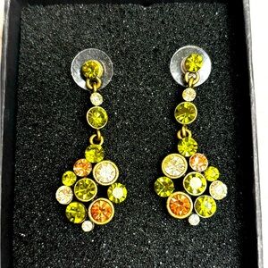 Gorgeous Dangle Earrings,sparkly crystals.